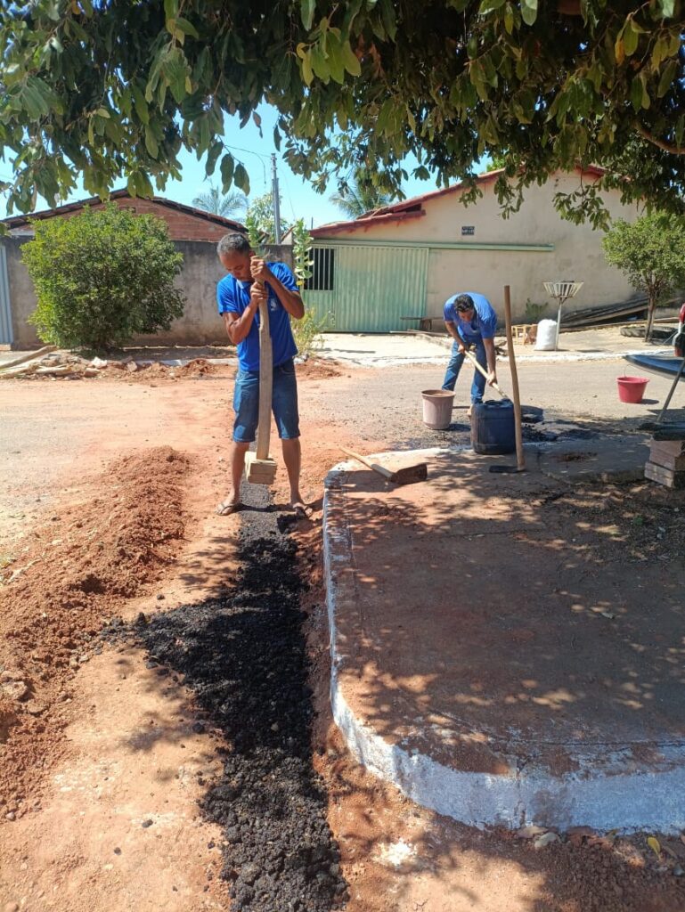 Recuperação asfáltica após obras na rede de água em Trombas 2 Recuperação asfáltica do SAAE de Trombas com recomposição de trecho após obra na rede de água